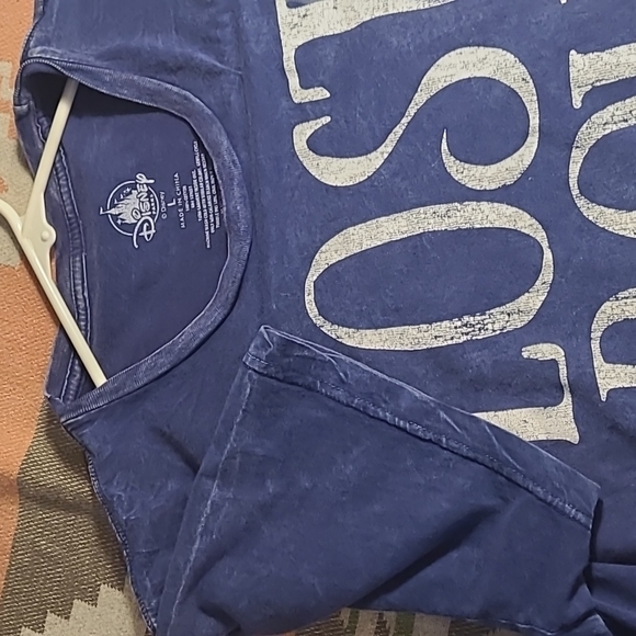 Disney parks Lost Boy size L s/s tshirt - Picture 3 of 4